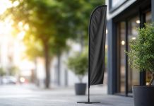 Drapeau flottant pour commerce, l’outil idéal pour attirer tous les regards
